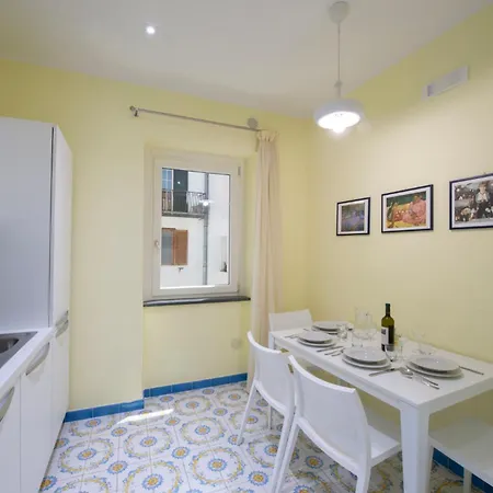 House Apartmanhotel